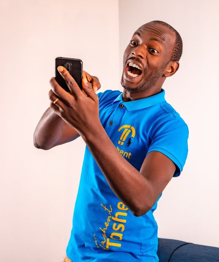 Happy lady using Flexi Cash